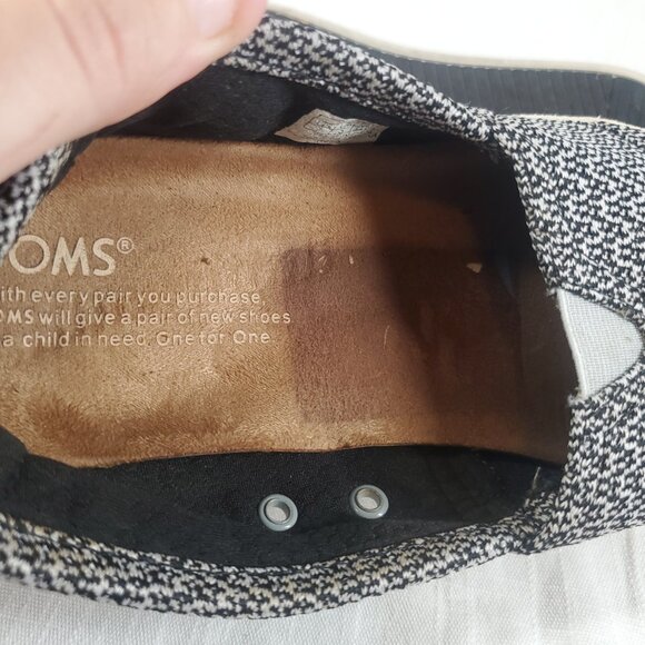 Womens Toms Black White Chevron Pattern Slide On Shoes Sz W7 - Picture 7 of 8